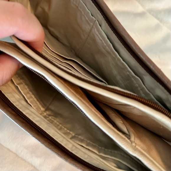 Sash Bag - Reversible Cream/Honey Cognac Leather - Picture 5 of 11